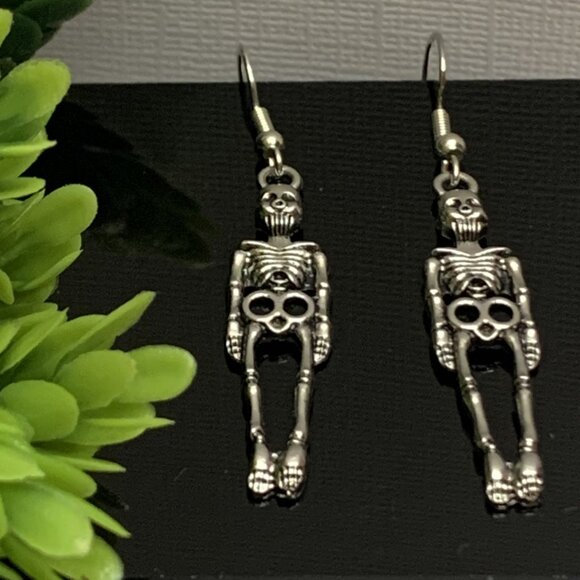 Skeleton Earring, Bones Earring, Halloween Earring, Punk Goth Earring, Skull - Picture 4 of 6